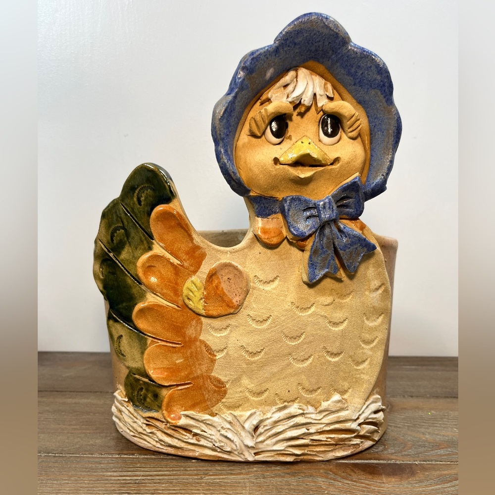 Vintage Max Hindt Pottery Hen in Bonnet Utensil Holder Farmhouse Folk Art SIGNED
